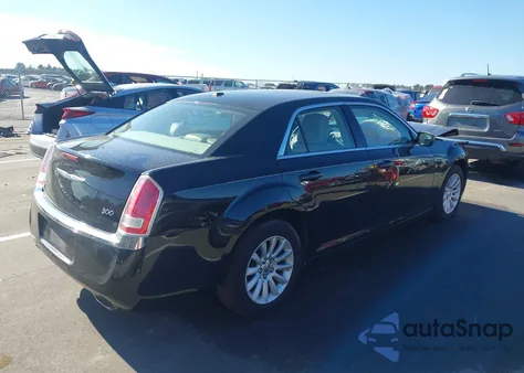 2013 Chrysler 300 Motown z USA, uszkodzony, nr VIN 2C3CCAAG2DH508532